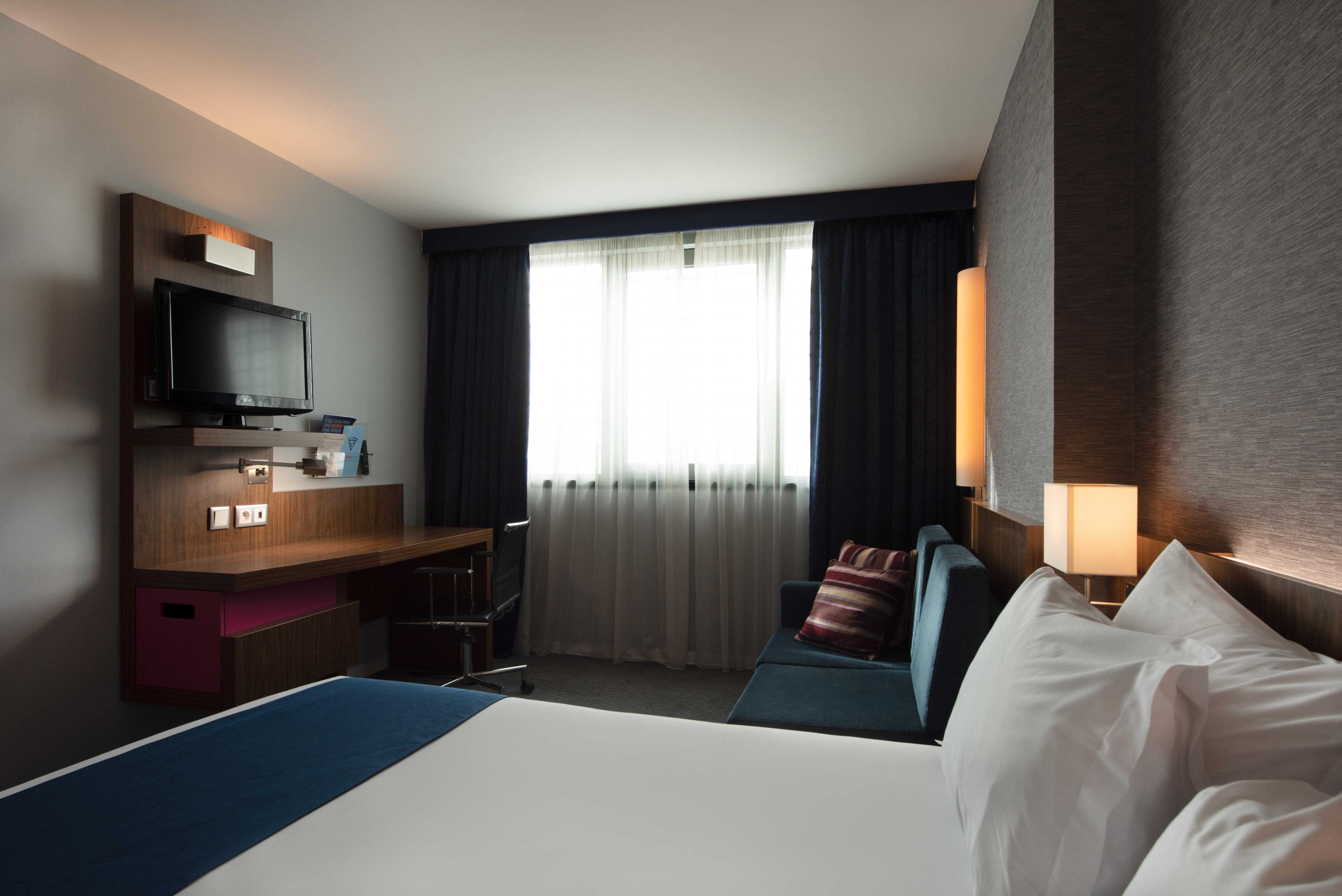 Holiday Inn Express Lisbon Airport, An Ihg Hotel Ngoại thất bức ảnh